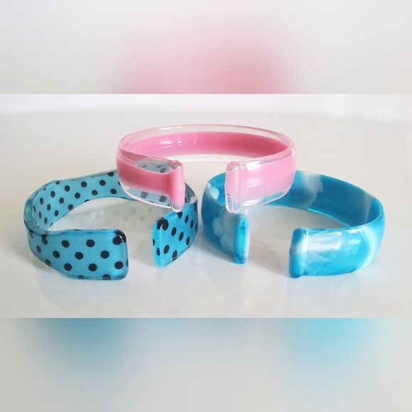 Lot of 3 plastic acrylic cuff bangles bracelets blue pink polka-dots Unique - Picture 3 of 6